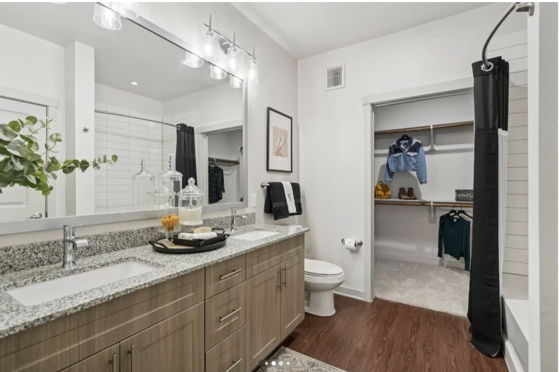 Building Photo - 2100 E Vickery Blvd