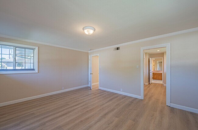 Building Photo - 509 Manor Dr