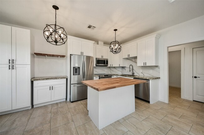 Building Photo - 450 Rd 5512