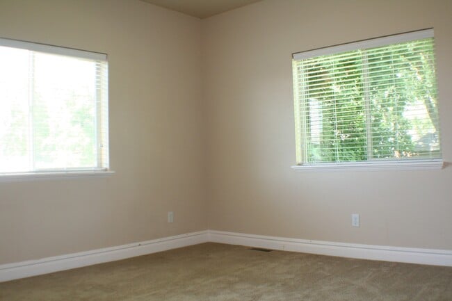 Building Photo - Beautiful Orem home for rent!