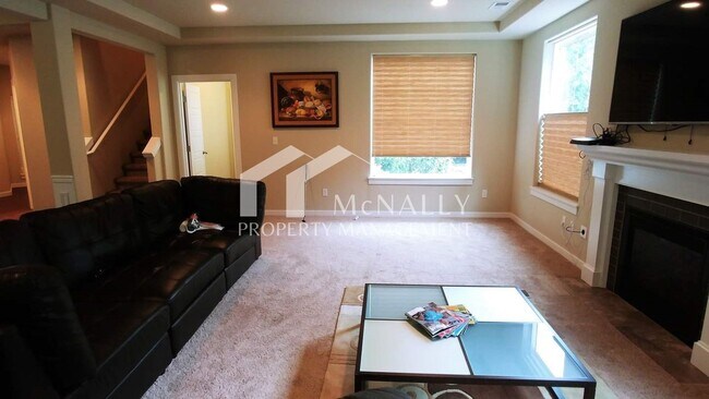 Building Photo - Beautiful Furnished Home in University Place