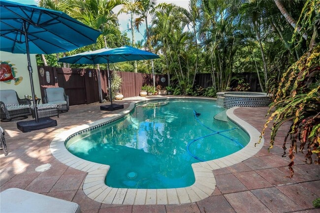 Building Photo - 1247 Washington St