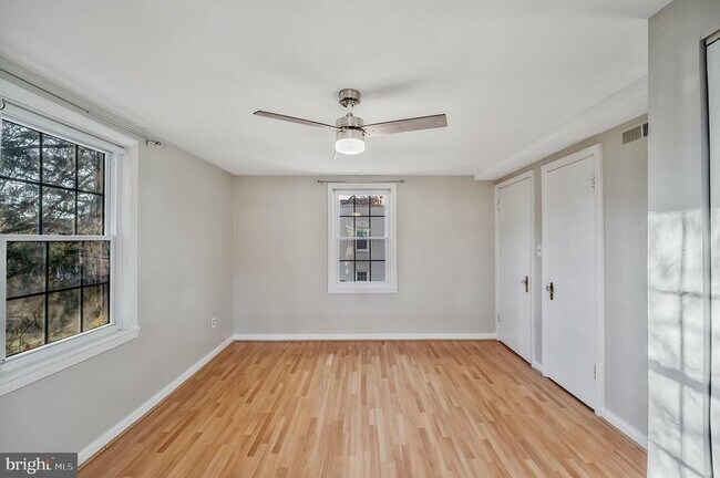 Building Photo - 704 S Arlington Mill Dr