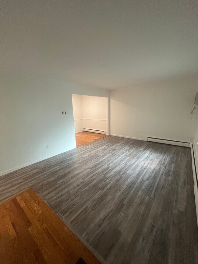 Building Photo - 2655 E Maple Rd