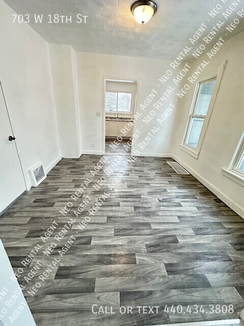 Building Photo - 703 W 18th St