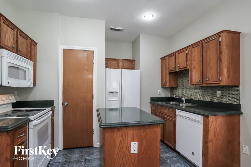 Building Photo - 28752 Aloha Ln