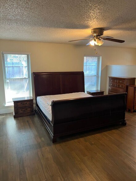 Building Photo - 2304 Belfry Ct