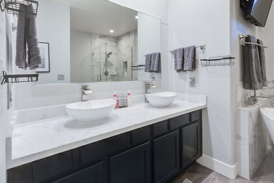Building Photo - 15221 N Clubgate Dr