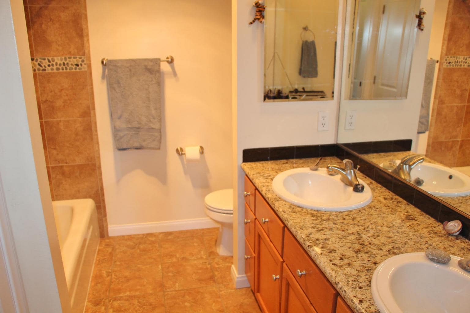 Master Bathroom - 2727 Miradero Dr