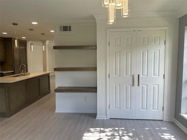 Building Photo - 14401 Misty Meadow Ln