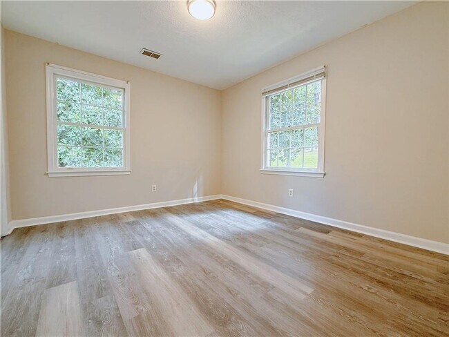 Building Photo - 2315 Hudson Dr SW