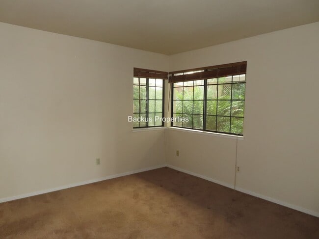 Building Photo - 530 Pheasant Ridge Rd