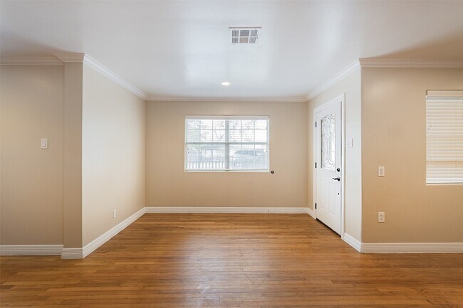 Building Photo - 2098 Harland Dr