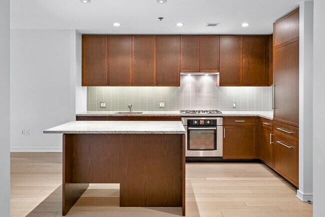 Building Photo - 580 Washington St