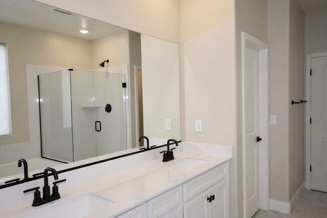 Building Photo - 140 Tortosa Ct