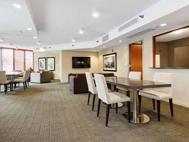 Building Photo - 400 N La Salle Dr
