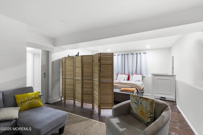 Building Photo - 741 Lakehurst Ave