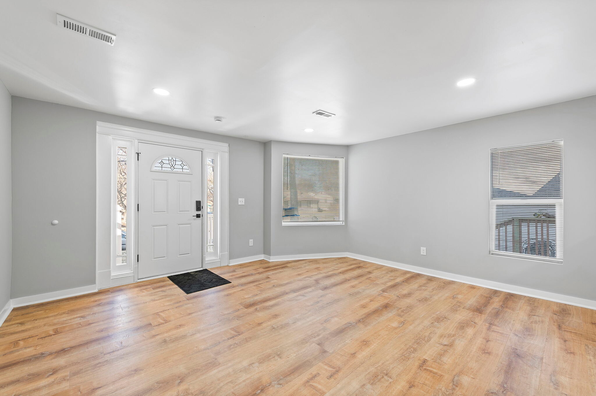 Building Photo - 5005 N Elmwood Ave