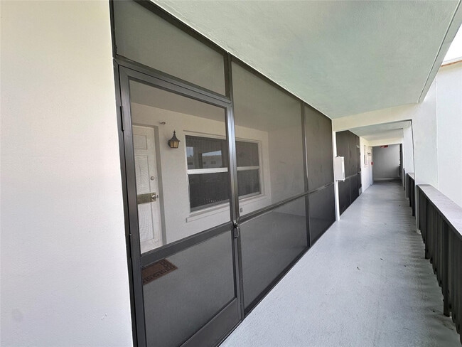 Building Photo - 651 Pine Dr