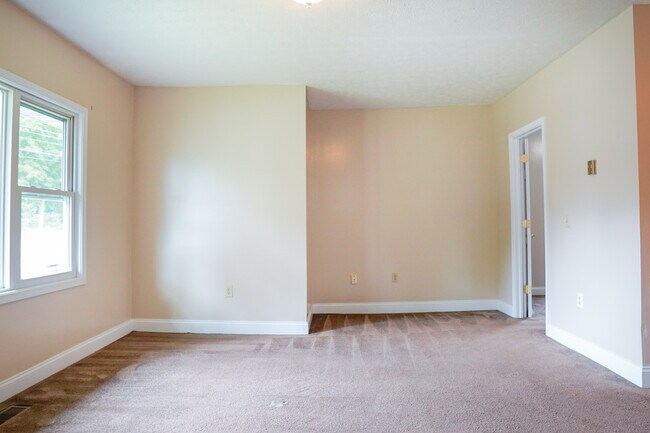 Building Photo - 124 Crain Ave