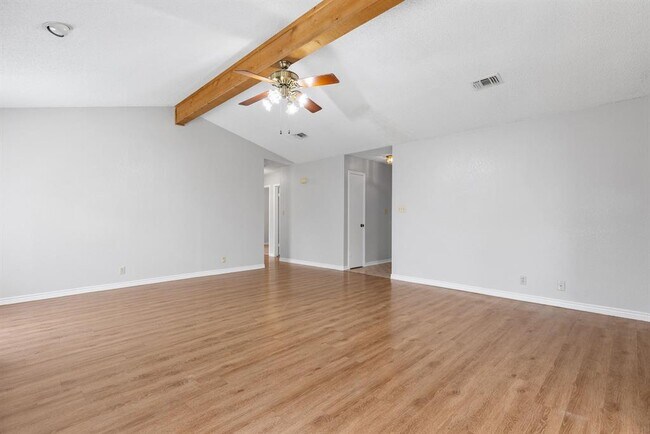 Building Photo - 506 Lakeway Dr