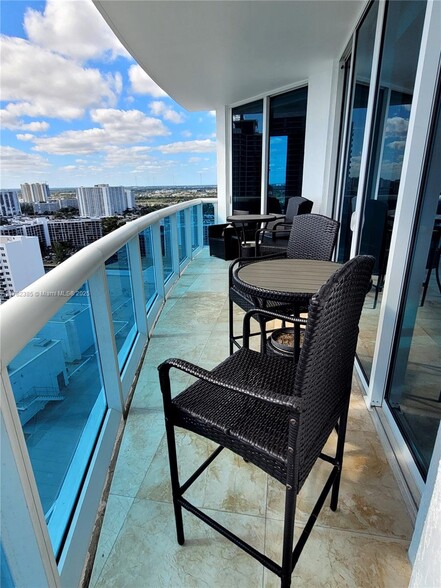 Building Photo - 2711 S Ocean Dr
