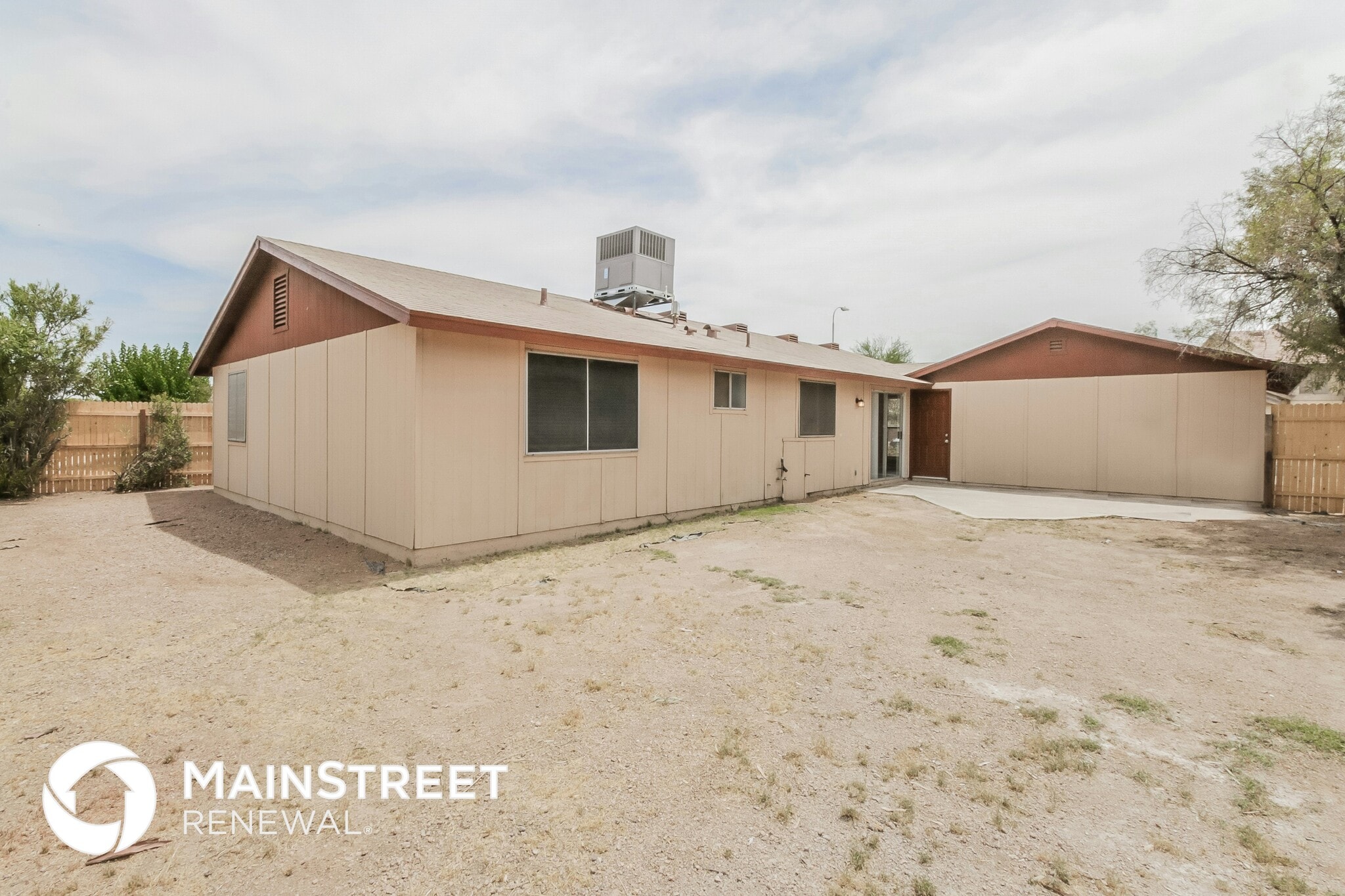 Building Photo - 2100 N Comanche Dr