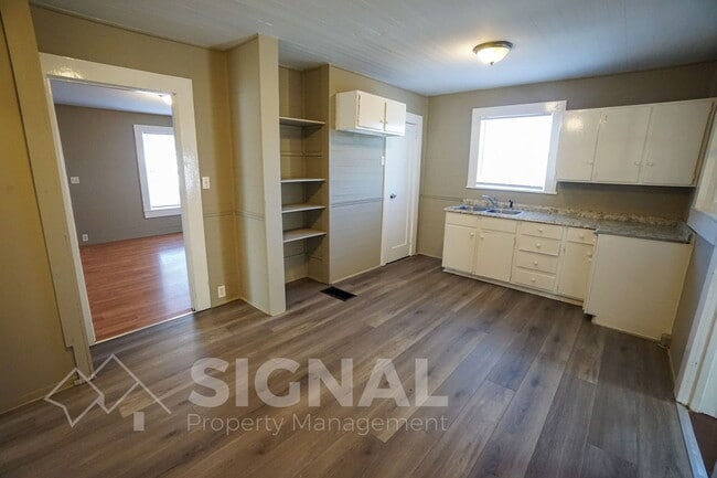 Building Photo - 7837 Churchill Dr