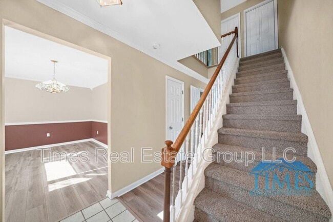 Building Photo - 220 Westridge Pl N