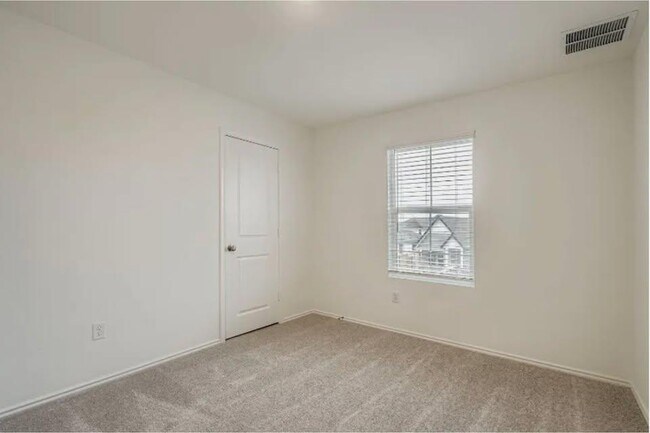 Building Photo - 321 Keefer