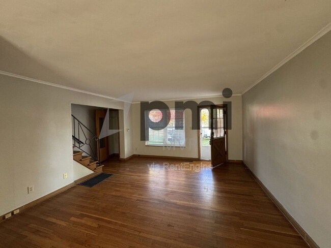 Building Photo - 2135 Ridgeview Rd