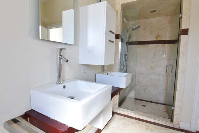 Building Photo - 4518 N Kedzie Ave