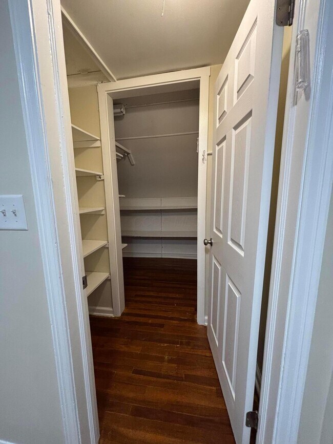 Building Photo - 514 Enfield Rd