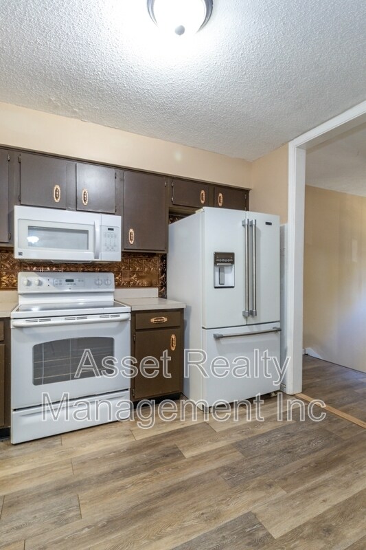 Building Photo - 1817 Sedgewick Dr