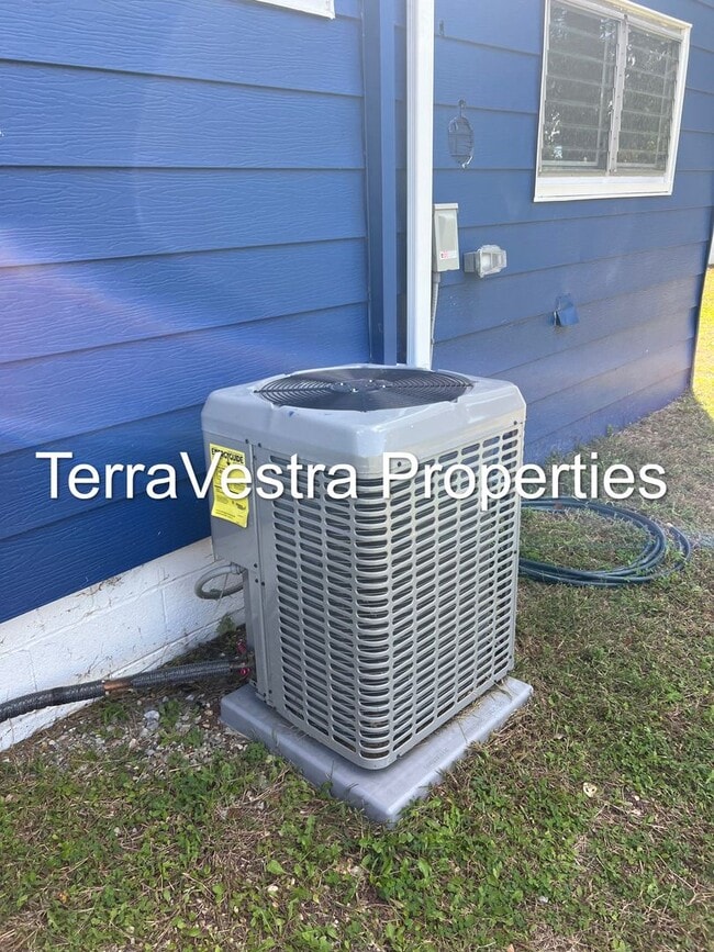 Building Photo - 4 Bedroom Single Family in Pennsville! Eligible for $500 Security Deposit.