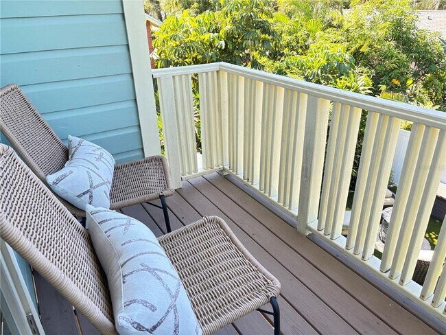 Building Photo - 324 Julia Pl