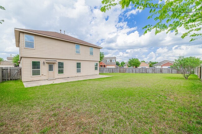 Building Photo - 25322 Saddlebrook Ranch Dr