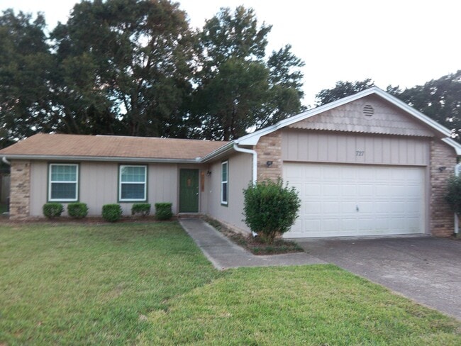 Primary Photo - 727 Valley Ridge Way