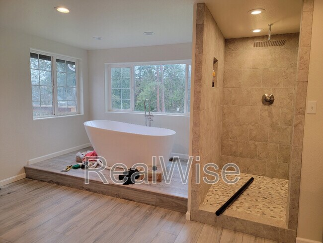 Building Photo - 344 W Selmar Ct