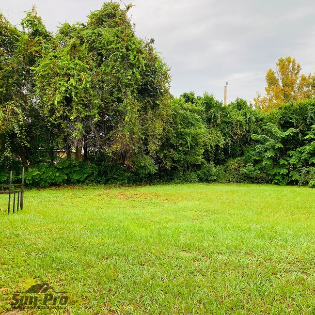 Building Photo - 1965 Nelson Ave