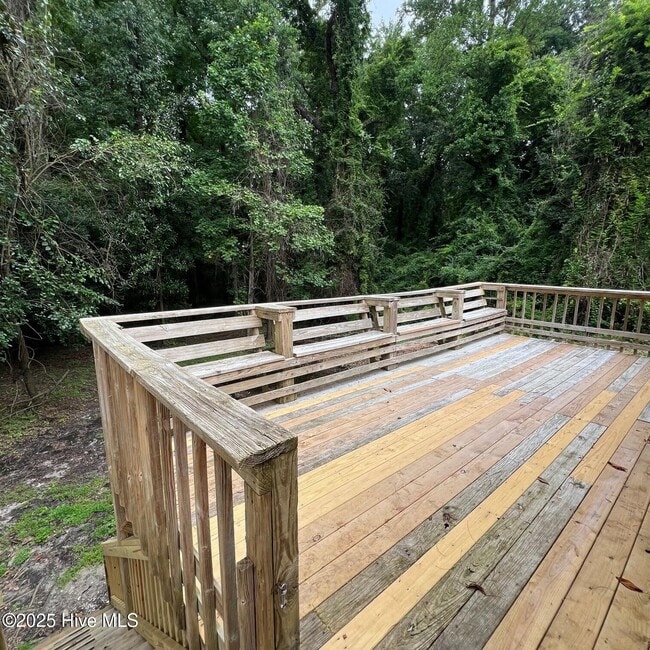 Building Photo - 2405 Jefferson Dr