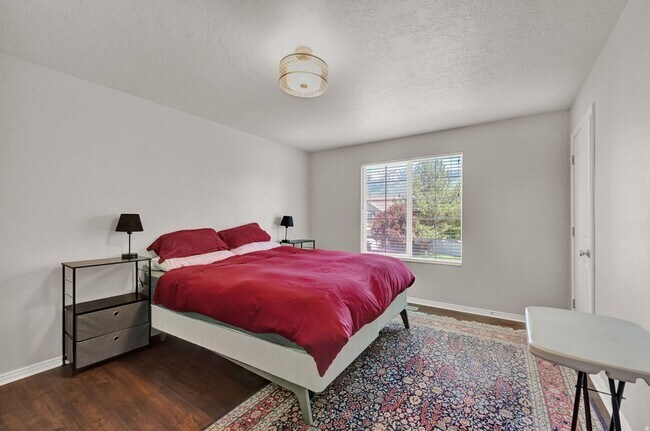 Building Photo - 11976 Draperville Ave