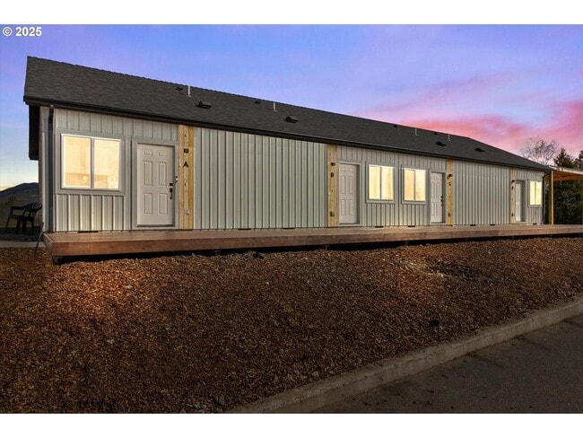 Primary Photo - 1209 Carlyle St