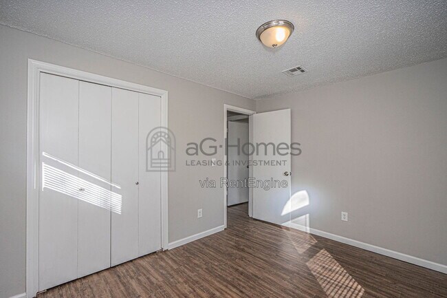 Building Photo - 4721 SE 50th St