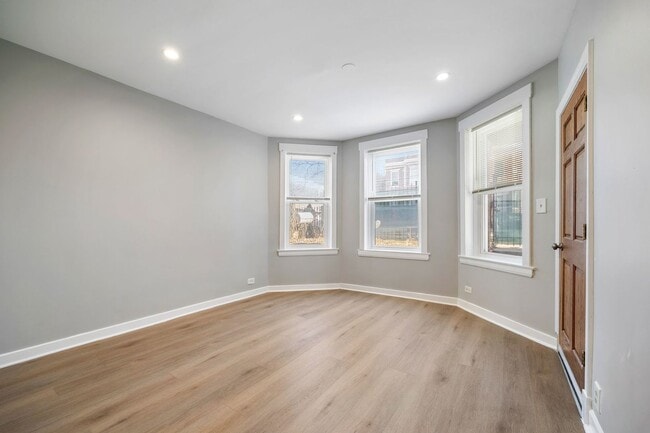 Building Photo - 624 N Monticello Ave