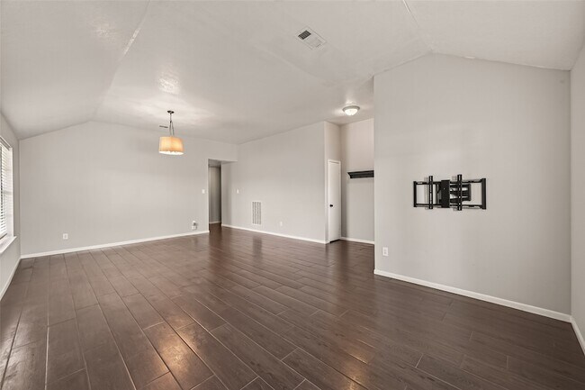 Building Photo - 22619 Old Church Ln