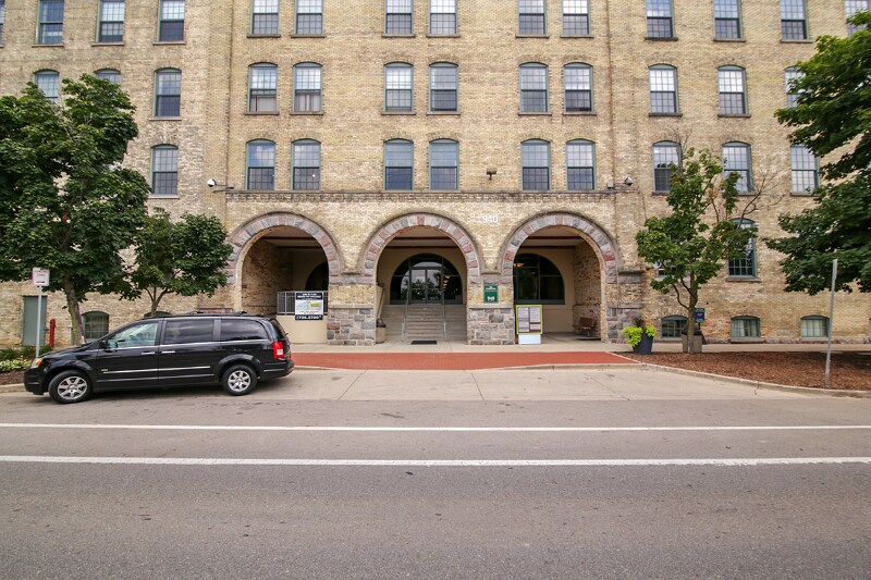 Building Photo - 940 Monroe Ave NW