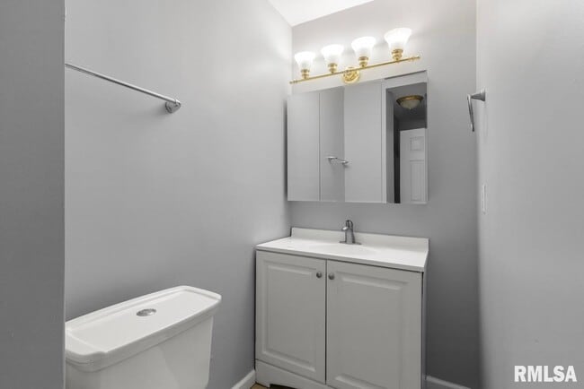 Building Photo - 2022 W Glen Ave