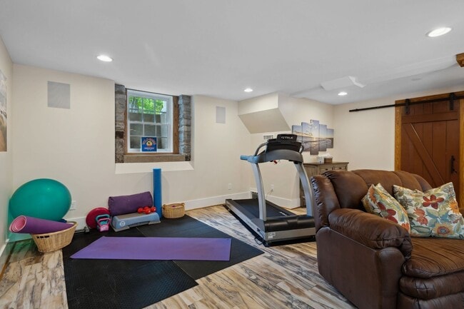 Building Photo - Extremely RARE opportunity in Green Hills