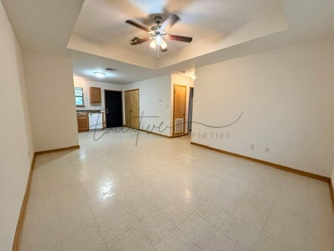 Building Photo - 2528 Crockett St